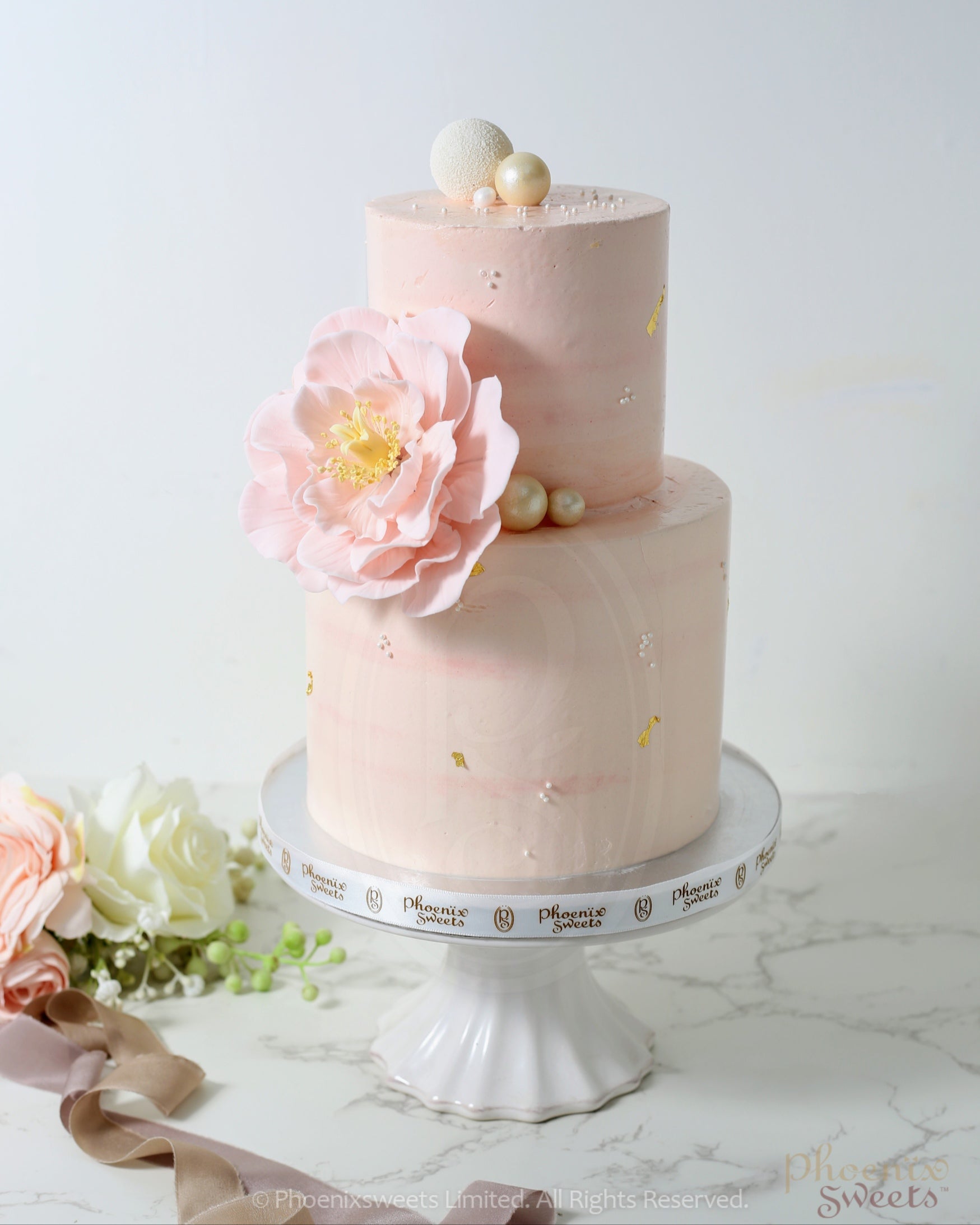 Multi-tier floral mousse cake photo – Free Cake Image on Unsplash